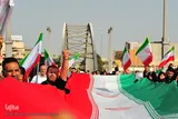 زنجیره انسانی در محکومیت تهدیدات حمله به پل‌ها و نیروگاه‌ها در اهواز