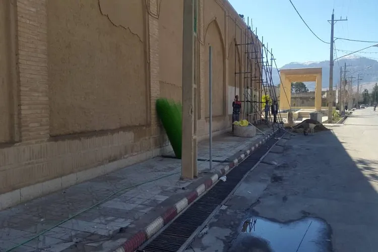 مرمت دیوار مسجد جامع کبیر نی‌ریز آغاز شد