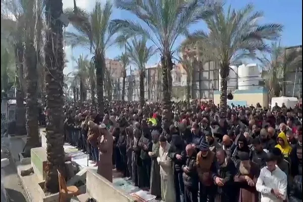 Cibaliye kampının sokaklarında ilk Cuma namazı kılındı