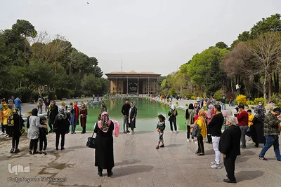 مسافران نوروزی کاخ چهل ستون