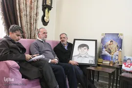 دیدار گروه تهرانگردی با خانواده شهید آتش نشان امیر حسین داداشی