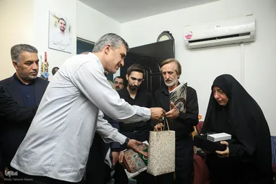 حضور جامعه قرآنی در منزل شهید احسان ذاکری