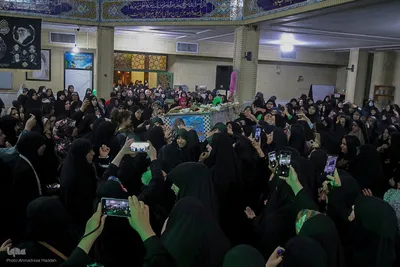 وداع مردم شهرک گلستان شیراز با پیکر شهید معصومه کرباسی