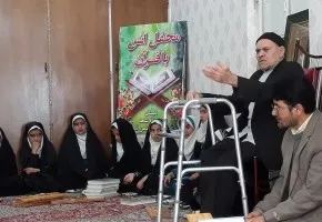 محفل «انس با قرآن» در منزل پدر شهیدان اکرمی برگزار شد