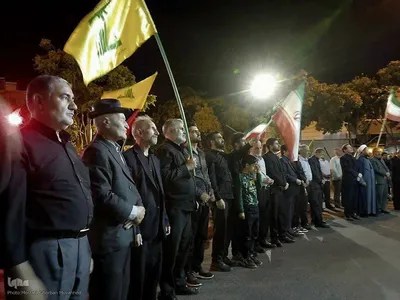 ایستاده در خیابان برای خونخواهی رهبر شهید انقلاب در اهر 