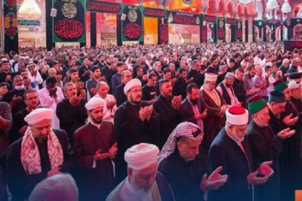 İmam Hüseyin Türbesin’de Şii ve Sünniler birlikte namaz kıldı