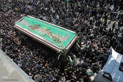 Große Anteilnahme und langer Trauerzug für Märtyrer Ayatollah Raisi und seine Gefährte