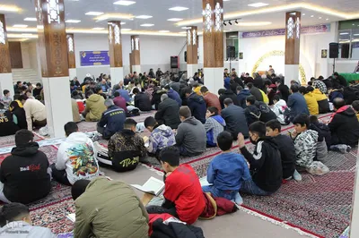 محفل انس باقرآن همزمان با ایام دهه فجر در ملایر