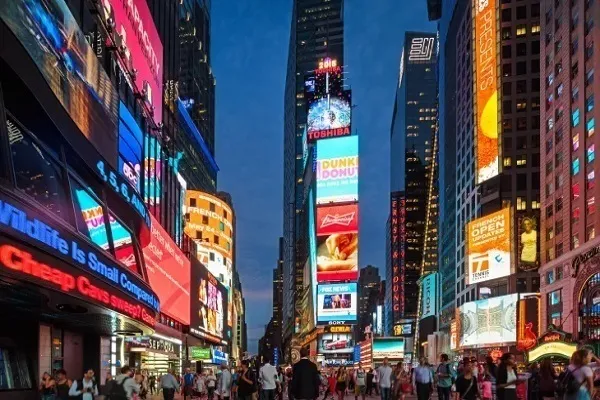 Ang Pagbigkas ng Quran mula sa Tindahan ng Sandwich sa Times Square ay Nakuha ng Pansin sa Palipunang Media