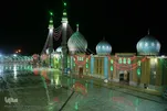 Iluminação da Mesquita Jamkaran na véspera do nascimento do Prometido (a.j)