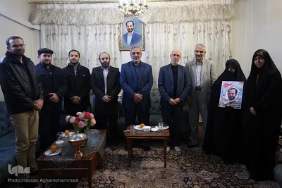 دیدار جمعی از نمایندگان جامعه قرآنی با خانواده شهید حمیدرضا اسداللهی، از شهدای مدافع حرم در حلب سوریه