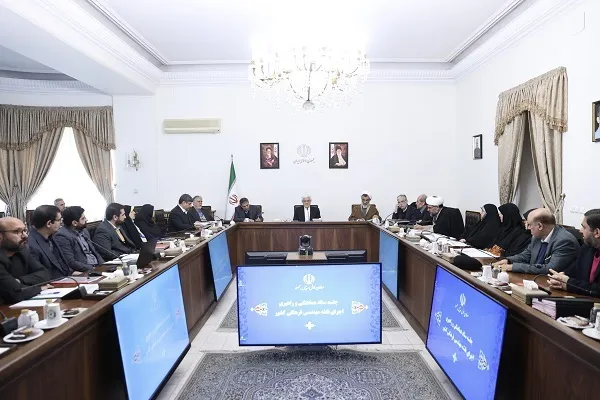 فرهنگ با شعار و رفتار اداری به جایی نمی‌رسد