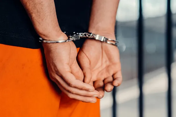 Estudante Malaio Detido Após Pai o Levar à Esquadra para Pedir Desculpa por Insultar o Alcorão