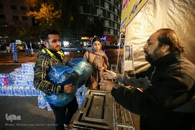 جمع آوری کمک های مردی برای زلزله زدگان 