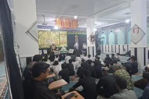 محفل انس با قرآن به یاد رهبر شهید در روستای تازیان بالا برگزار شد