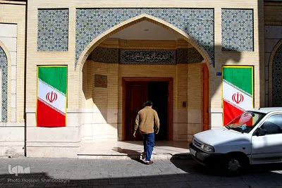 سبز و سفید و قرمز، پایدار و استوار
