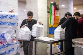 حمایت مردمی از رزمندگان: فعالیت جهادی در پخت و رساندن افطار
