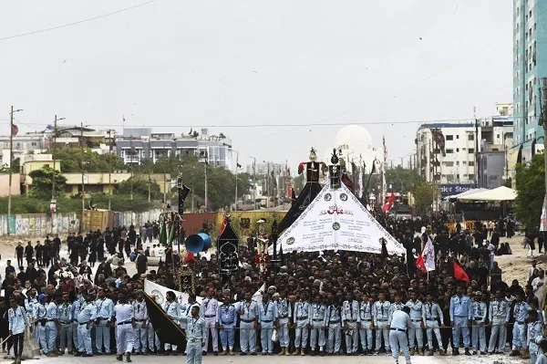 People Commemorate Imam Hussein with Large Processions across Pakistan