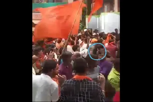 Four People Arrested for Throwing Slippers at Mosque during Hindu Festival