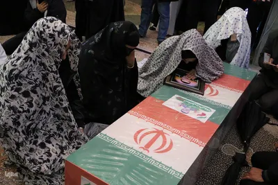 تشییع پیکر مطهر ۵ شهید جنگ تحمیلی آمریکایی صهیونیستی در شیراز