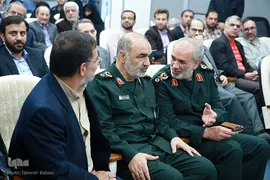رونمایی از ۳۰ عنوان کتاب دفاع مقدس مرکز اسناد و تحقیقات دفاع مقدس