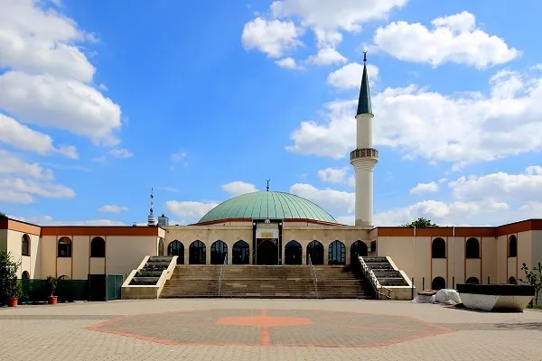 Avusturya’nın en büyük camisine kısa bir bakış + video