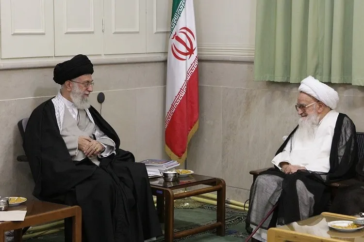 Leader Condoles Demise of Grand Ayatollah Golpaygani