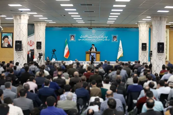 دست مفسدین و سودجویان را قطع کنید