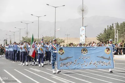 رژه نظامی سربازان و نیروهای دلاور مردان نظامی در بیرجند به مناسبت روز ارتش