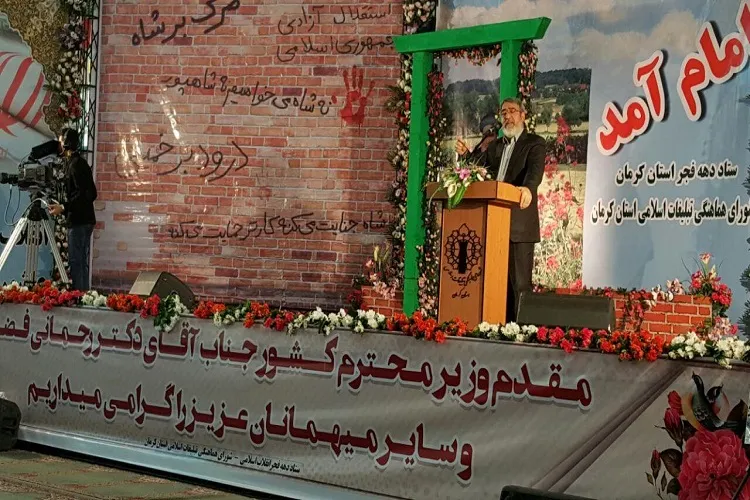 اعتقادات دینی مردم یکی از عوامل مؤثر در پیروزی انقلاب اسلامی است