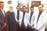 پس از اجراي برنامه در مسجد امام حسين(ع) به همراه حجت‌الاسلام سيبويه، مسئول مسجد امام حسين(ع) و آقای مقامس‌زاده، مسئول فرهنگي باشگاه ايرانيان در شهر دبی      