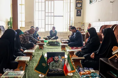 محافل انس با کلام الله مجید در منزل خانواده‌های شهدای حرم مطهر شاهچراغ(ع)