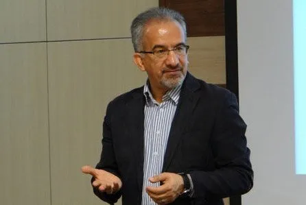 رفتار ورزشکاران؛ ویترین ارتباطات ایرانیان/ چه کسی از هویت ملی دفاع می‌کند