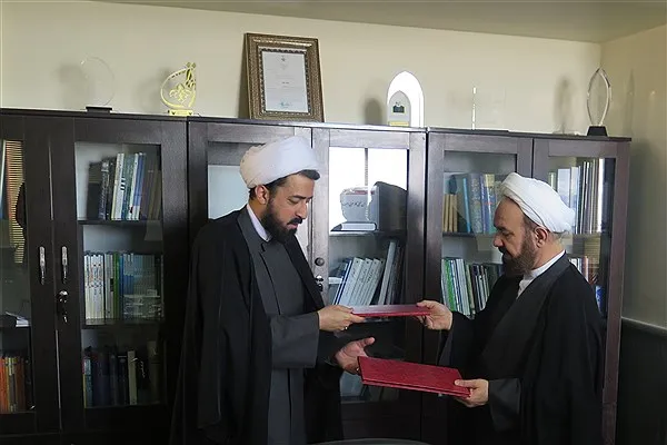 امضای تفاهم‌نامه همکاری بین دانشگاه آزاد و نهاد رهبری در دانشگاه‌ها