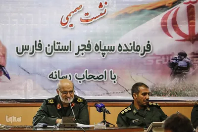 نشست صميمي فرمانده سپاه فجر شیراز با اصحاب رسانه
