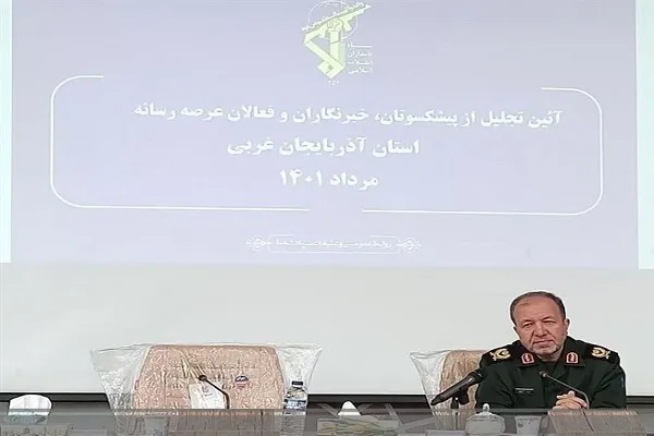 خبرنگاران مدافعان مردم، نظام، اسلام و حقیقت هستند