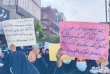 عکس | اجتماع خانواده شهدا مقابل مسجد توحید در بوشهر