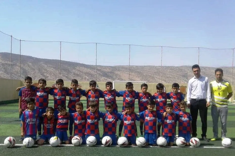 اشتغال و ورزش با مدرسه‌‌ فوتسال برکت رومشکان
