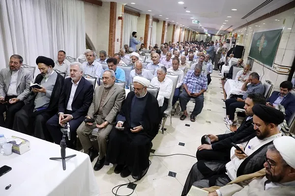 مراسم دعای پرشور کمیل زائران ایرانی در مدینه برگزار شد