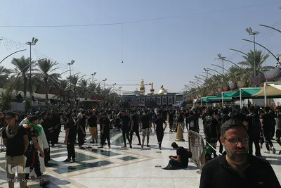 با زائرین پیاده روی اربعین حسینی