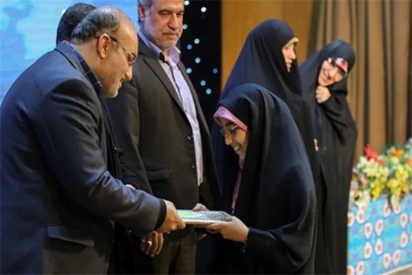 354 Memorize todo o Alcorão em cursos ministrados por santuário de Hazrat Abdul Azim