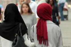 ABŞ-da müsəlman xanıma qarşı diskriminasiya: Hicabını çıxarmalısan