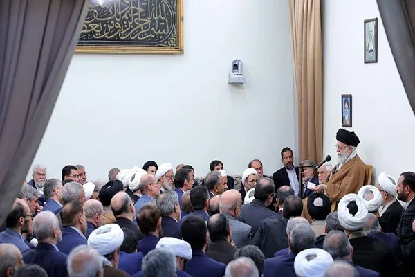 قائد الثورة: لا ننظر لمفاوضات عمان بتفاؤل مفرط ولا بتشاؤم مفرط