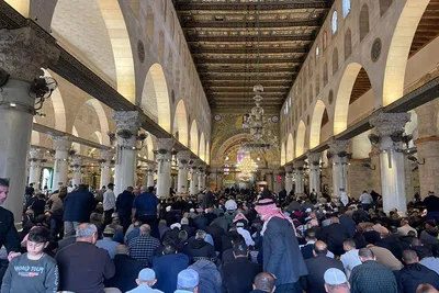 Teilnahme am ersten Freitagsgebet des Ramadan
