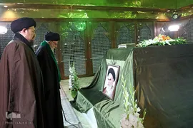 حضور مقام معظم رهبری در مرقد مطهر امام راحل 