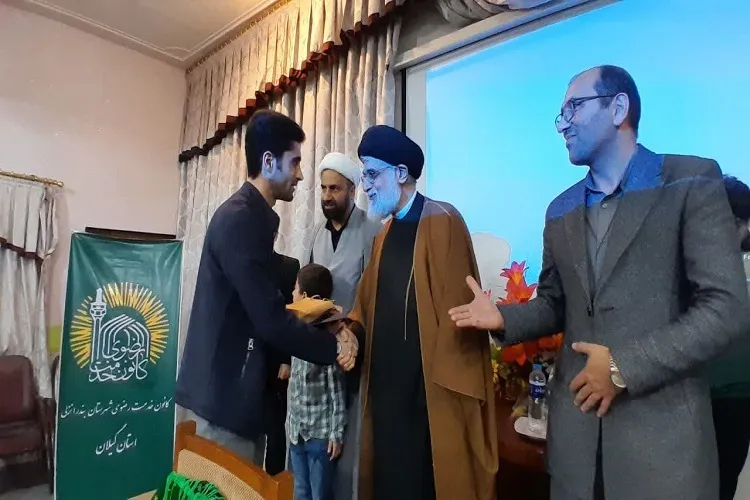 اهتمام به قرائت اشعار معارفی در محافل و مجالس