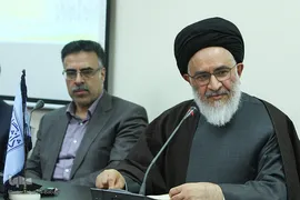 از راست آیت الله سید مصطفی محقق داماد، استاد دانشکده حقوق دانشگاه شهید بهشتی، احمد رضا خضری، رئیس هیات مدیره انجمن ایرانی تاریخ اسلام در نشست همایش مناسبات فلسفه و تمدن در جهان اسلام