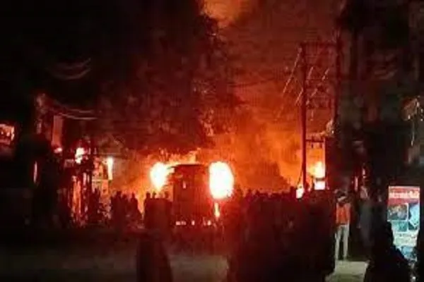 La destruction des sites musulmans éclate des violences dans le Nord de l’Inde