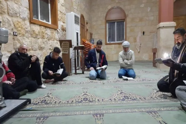 لبنان: جمعية المعارف الإسلامية تقيم جلسة لتصحيح التلاوة القرآنية + صور