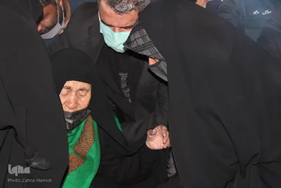 استقبال از مادر شهید «حسین بابایی» در بیرجند